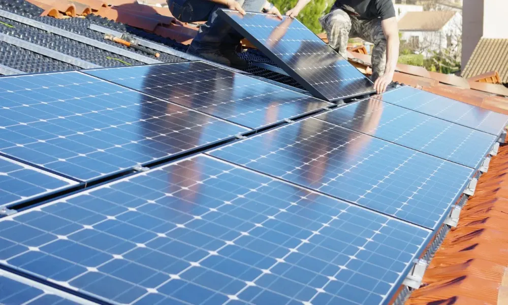 Pose de panneaux photovoltaïques à La Chartre-sur-le-Loir